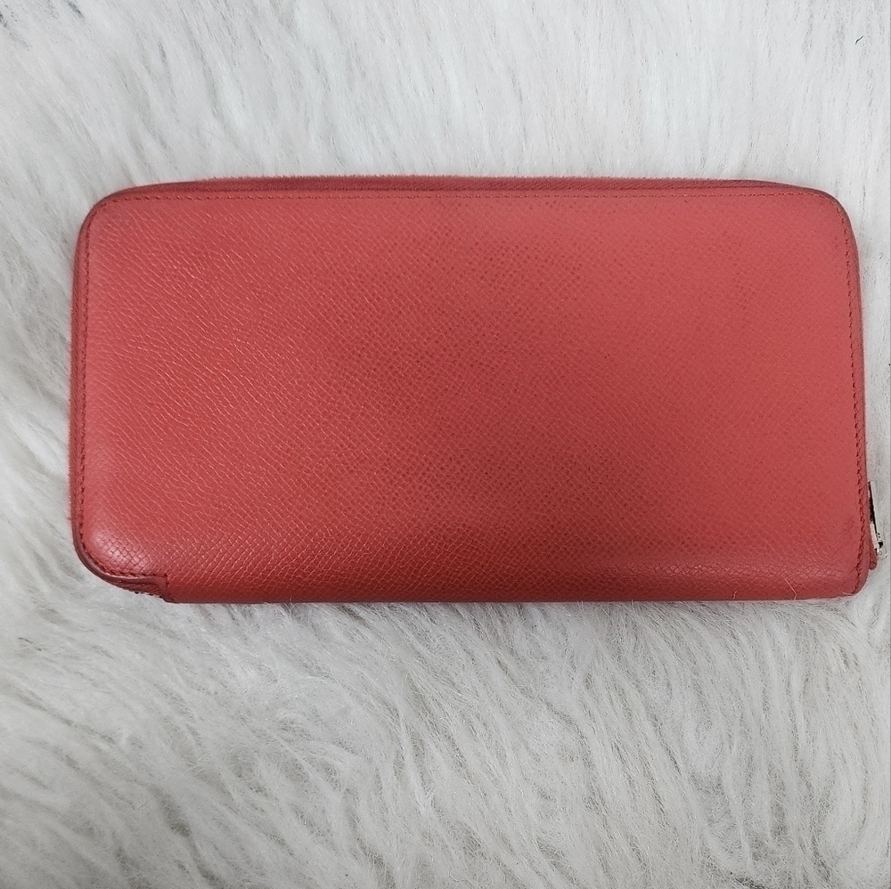 Hermès Leather Wallet – A Timeless Luxury with Character - Picture 4 of 12